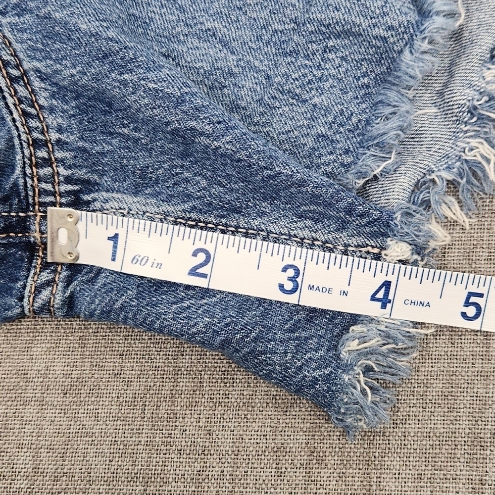 Hollister Ultra High-Rise 90s Distressed Style Shorts 100% Cotton. 0 - Picture 8 of 10